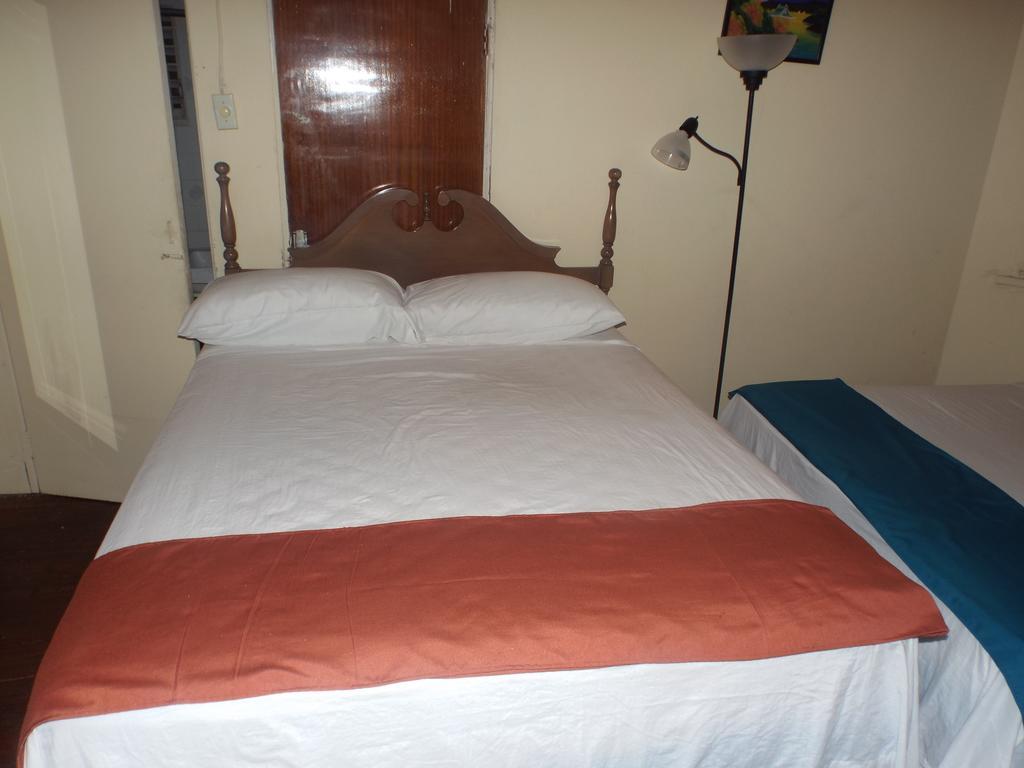 Tropical Court Inn New Кингстон Номер фото
