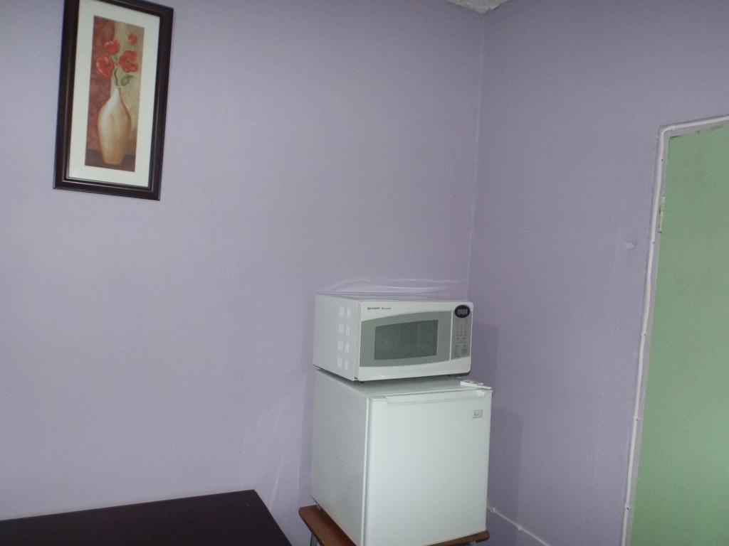 Tropical Court Inn New Кингстон Номер фото
