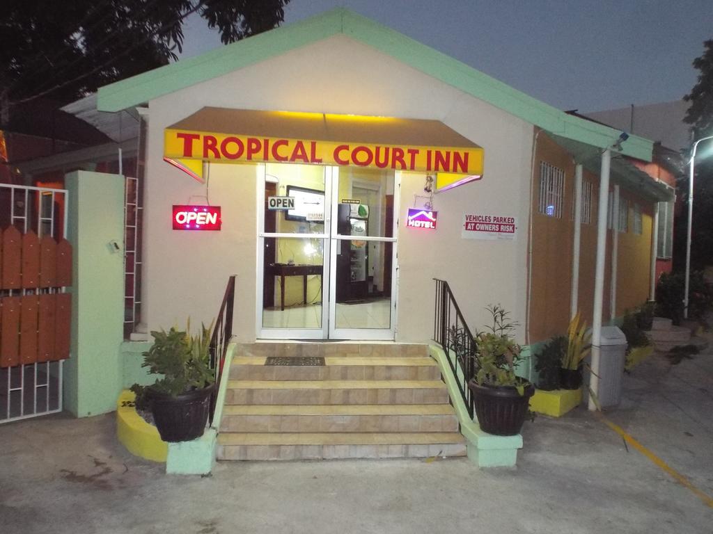 Tropical Court Inn New Кингстон Экстерьер фото