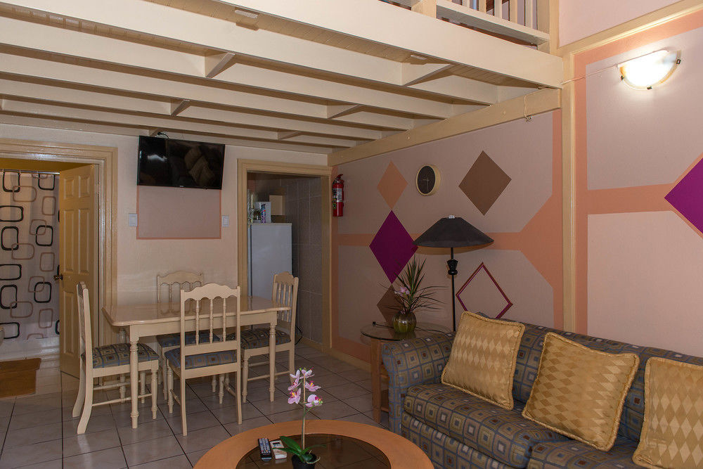 Tropical Court Inn New Кингстон Экстерьер фото