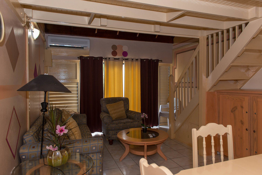 Tropical Court Inn New Кингстон Экстерьер фото