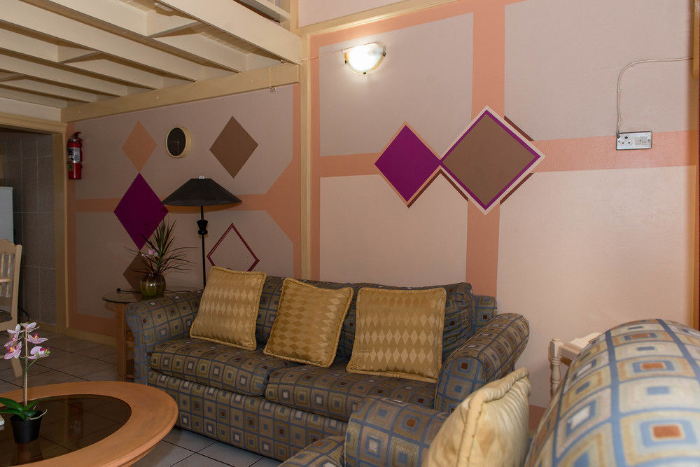 Tropical Court Inn New Кингстон Экстерьер фото