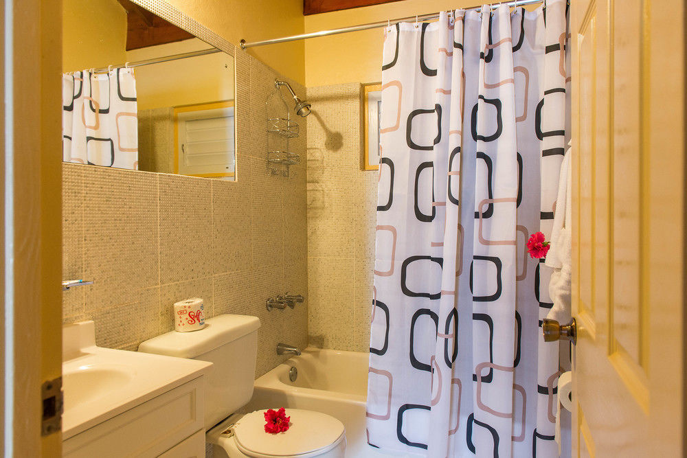 Tropical Court Inn New Кингстон Экстерьер фото